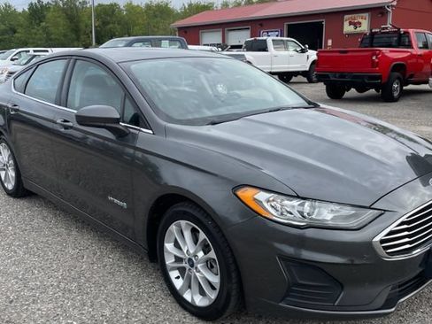 Used 2019 Ford Fusion SE FWD image 8
