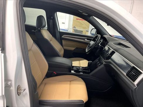 Used 2023 Volkswagen Atlas Cross Sport SE w/ Panoramic Sunroof Package AWD/4WD image 11