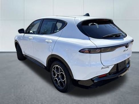 Used 2025 Alfa Romeo Tonale AWD/4WD image 3