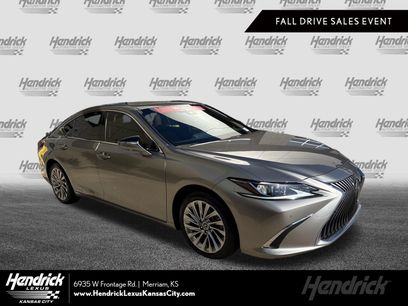 Used 2021 Lexus ES 300h w/ Accessory Package 2