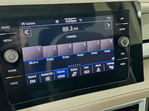 Used 2025 Volkswagen Taos SE w/ Panoramic Sunroof Package AWD/4WD image 24