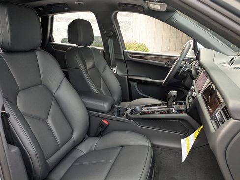Certified 2026 Porsche Macan AWD/4WD image 26