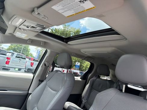 Used 2021 Toyota Sienna Limited FWD image 30