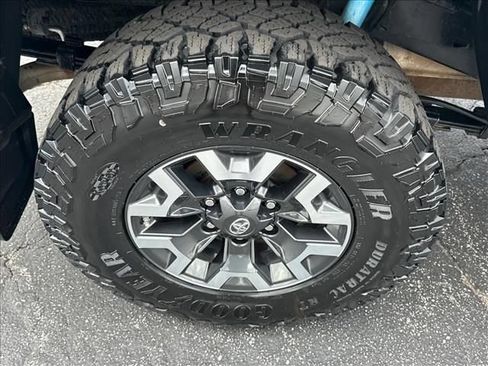 Used 2021 Toyota Tacoma TRD Off-Road AWD/4WD image 34