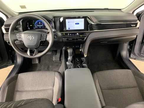 Used 2025 Toyota Camry LE image 10