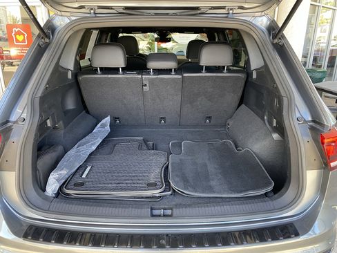 Used 2023 Volkswagen Tiguan SE R-Line image 16