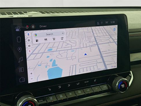 Used 2025 Chevrolet Colorado Z71 w/ Midnight Edition image 9