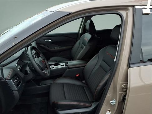 Used 2025 Nissan Rogue SV AWD/4WD image 29