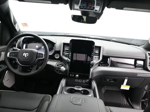 Used 2025 RAM 1500 Laramie AWD/4WD image 18