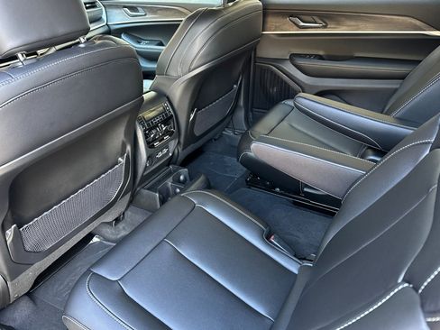 New 2025 Jeep Grand Cherokee L Limited w/ Black Appearance Package image 11