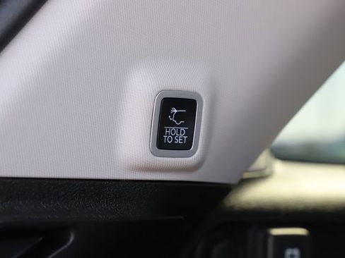 Used 2023 Jeep Grand Cherokee 4WD 4xe image 11