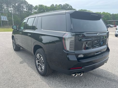 New 2026 Chevrolet Suburban Z71 image 4