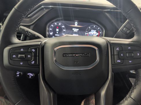 Used 2025 GMC Sierra 2500 Denali Ultimate AWD/4WD image 11