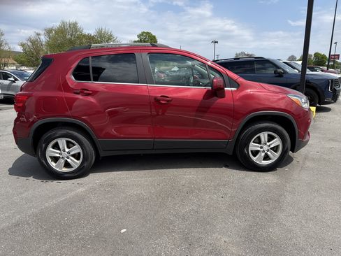 Used 2019 Chevrolet Trax LT AWD/4WD image 2