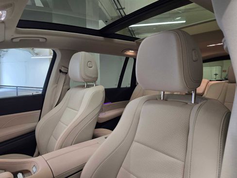 Used 2025 Mercedes-Benz GLS 450 4MATIC image 24