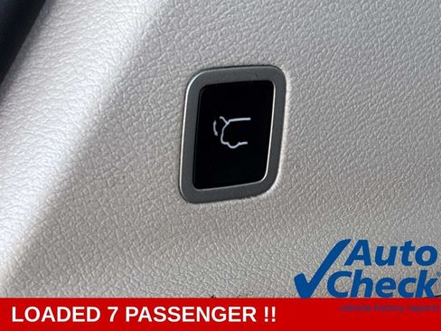 Used 2024 Chrysler Pacifica Limited FWD image 16