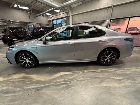 Used 2024 Toyota Camry SE image 34