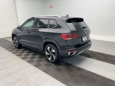 Used 2024 Volkswagen Taos SE image 3