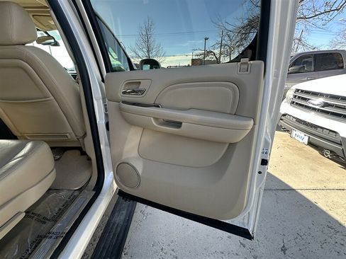 Used 2014 Cadillac Escalade ESV Premium AWD/4WD image 24