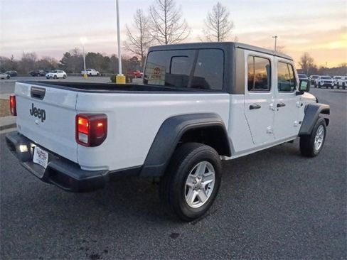 Used 2023 Jeep Gladiator Sport image 3