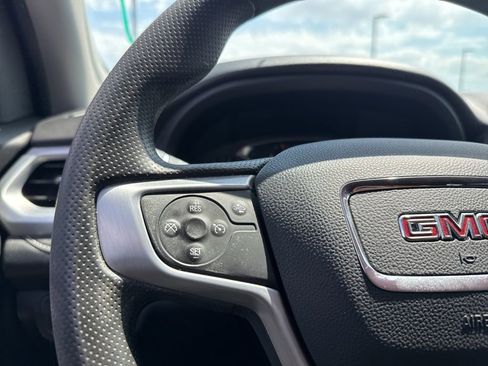 Used 2023 GMC Acadia SLE w/ Driver Convenience Package FWD image 17