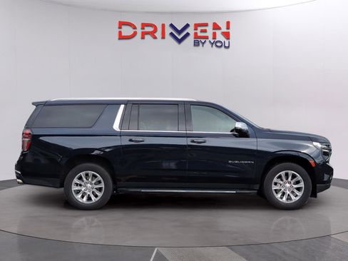 Used 2024 Chevrolet Suburban Premier RWD image 6