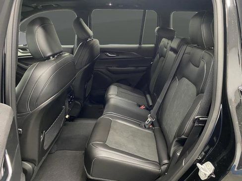 New 2025 Jeep Grand Cherokee Altitude image 31