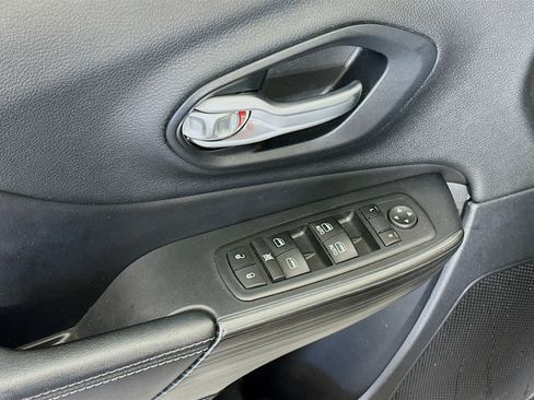Used 2016 Jeep Cherokee 75th Anniversary FWD image 15