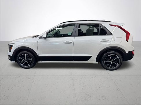 Used 2024 Kia Niro LX FWD image 3