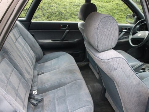 Used 1993 Subaru Legacy L FWD image 6