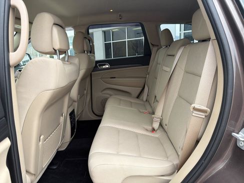 Used 2021 Jeep Grand Cherokee Laredo image 22