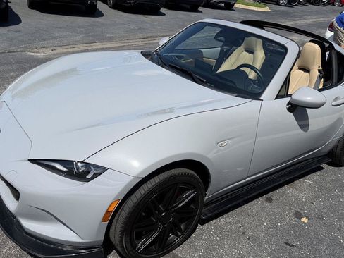 Used 2025 MAZDA MX-5 Miata RF Grand Touring RWD image 8