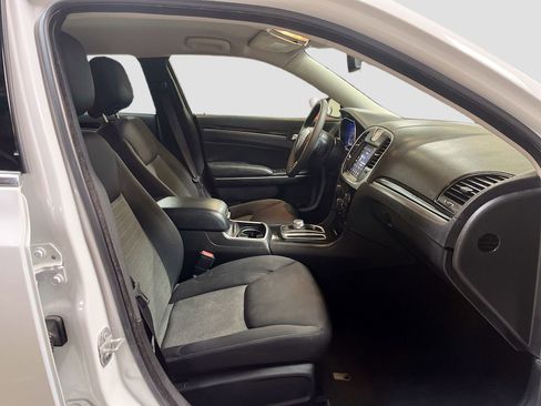 Used 2023 Chrysler 300 Touring RWD image 26