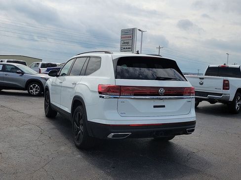 Used 2025 Volkswagen Atlas SE AWD/4WD image 4