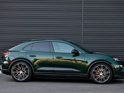 New 2025 Porsche Macan 4S Electric image 8
