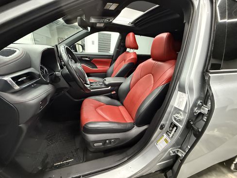 Used 2021 Toyota Highlander XSE image 13