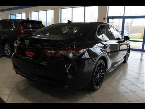 Used 2021 Toyota Camry XSE w/ Navigation Upgrade Package FWD image 5