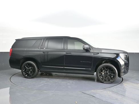 Used 2021 GMC Yukon XL Denali w/ Denali Premium Package image 13