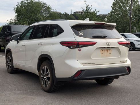 Used 2021 Toyota Highlander XLE AWD/4WD image 5