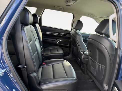Used 2023 Kia Telluride S image 18