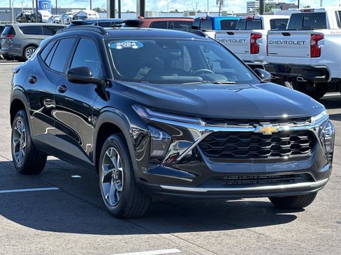 Certified 2024 Chevrolet Trax LT w/ Driver Confidence Package FWD image 6