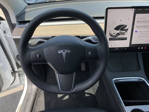 Used 2024 Tesla Model Y Long Range AWD/4WD image 13