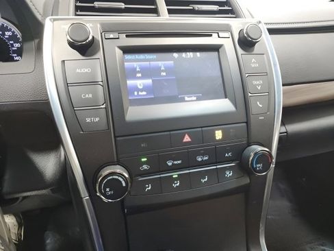 Used 2016 Toyota Camry LE image 30