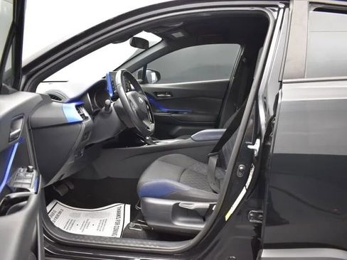 Used 2022 Toyota C-HR XLE image 14