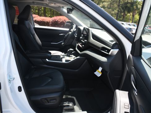 New 2026 Toyota Highlander XLE AWD/4WD image 11