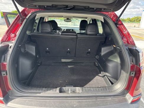 Used 2021 Jeep Cherokee Latitude Plus AWD/4WD image 4