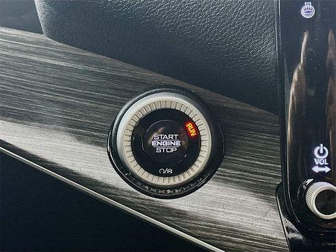 Used 2024 Jeep Wagoneer L Series II w/ Flexible Seating Group image 27