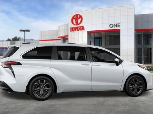 New 2026 Toyota Sienna Platinum image 12