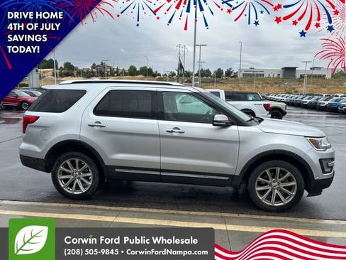 Used 2017 Ford Explorer Limited w/ Equipment Group 303A AWD/4WD image 8