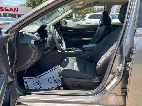 Used 2024 Nissan Altima 2.5 SV FWD image 8